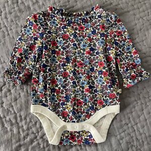 GAP Baby Floral Ruffle Sleeve Onesie Brannan’s Favorites 0-3 Mon Organic Cotton